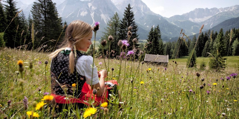 tiroler-zugspitz-arena-wiese-sonnenspitze.jpg